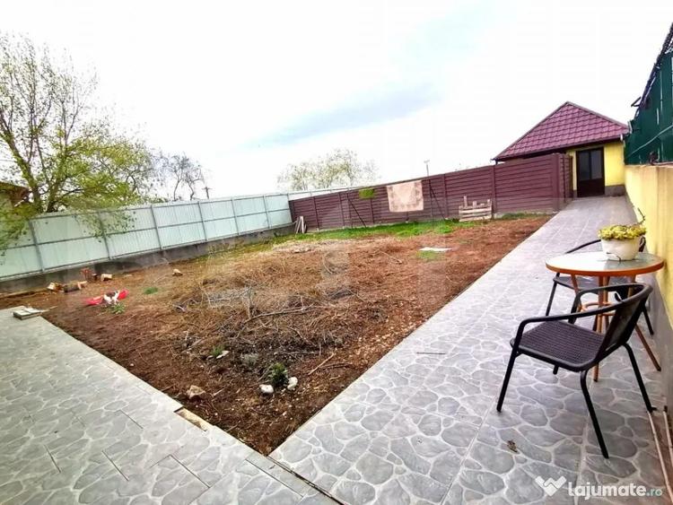 Casă cu 7 camere cu Teren 1600 Mp în Bâra