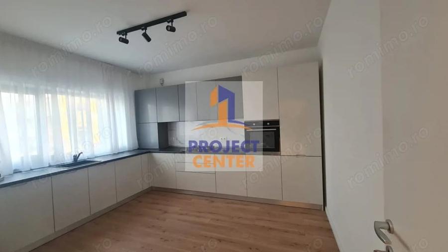 Casă cu 7 camere cu Teren 430 Mp în Micești