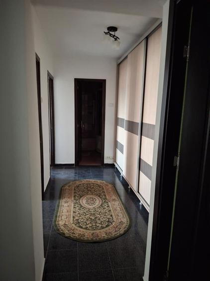 Apartament cu 3 camere decomandat în Independenței