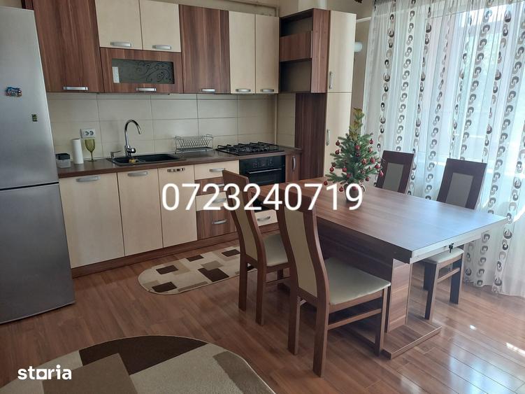 Apartament cu 3 camere semidecomandat în Berceni
