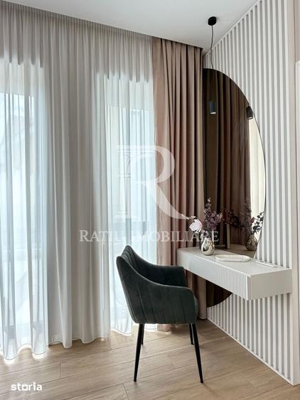 Casă cu 8 camere cu Teren 1100 Mp în Sânmartin