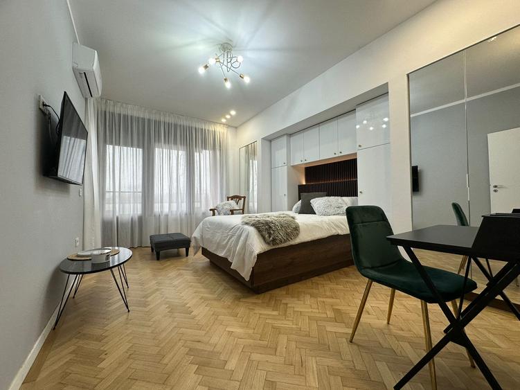 Apartament cu 3 camere semidecomandat, mobilat în Sala Palatului