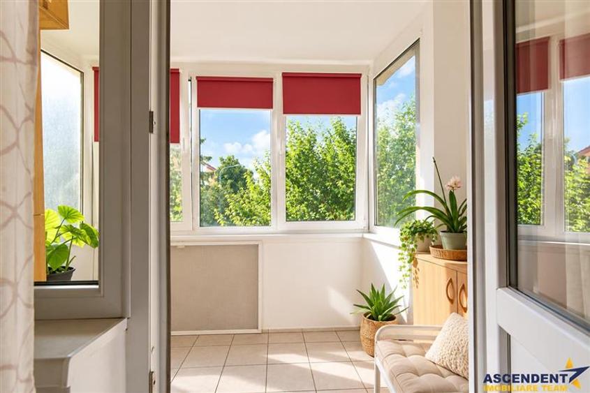 Apartament cu 4 camere semidecomandat, mobilat în Tractorul