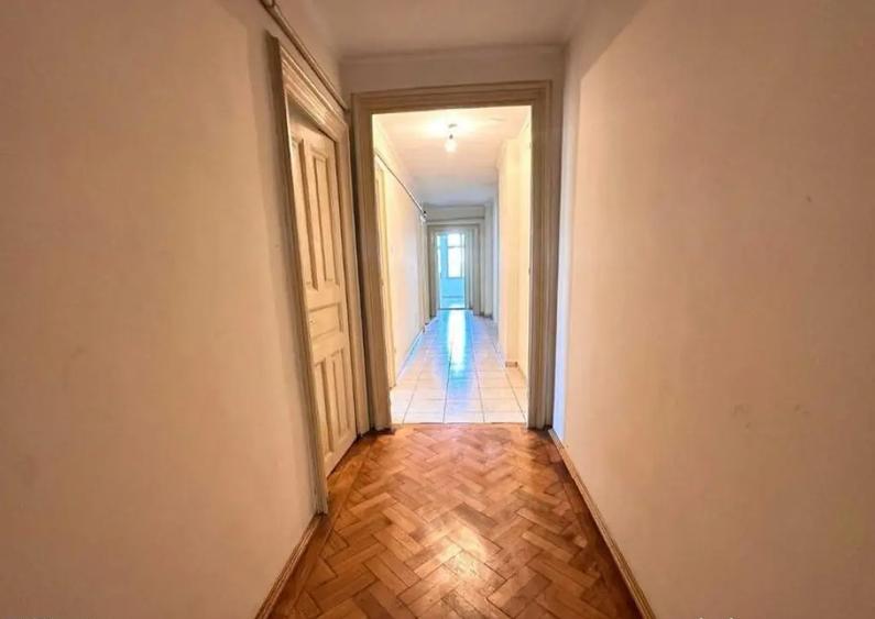 Apartament cu 6 camere decomandat în Moșilor