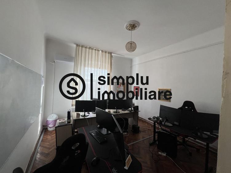 Casă individuală cu 15 camere cu Canalizare în Central
