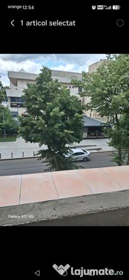 Apartament cu 3 camere semidecomandat în Central