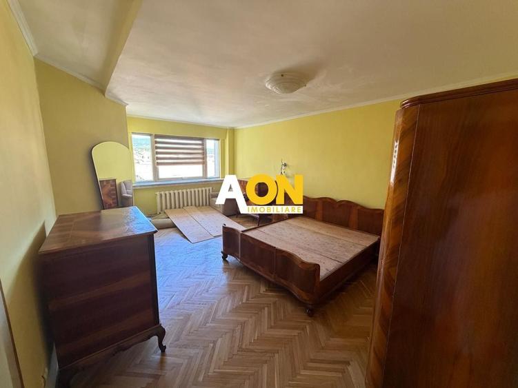 Apartament cu 4 camere decomandat, mobilat în Cetate