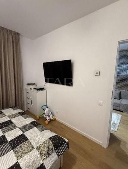 Apartament cu 3 camere semidecomandat, mobilat în Florești