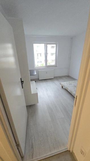 Apartament cu 3 camere decomandat în Titan