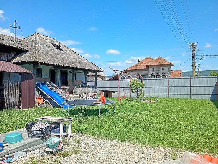 Casă cu 2 camere cu Teren 440 Mp în Central
