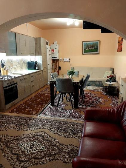 Casă cu 2 camere cu Teren 1500 Mp în Central