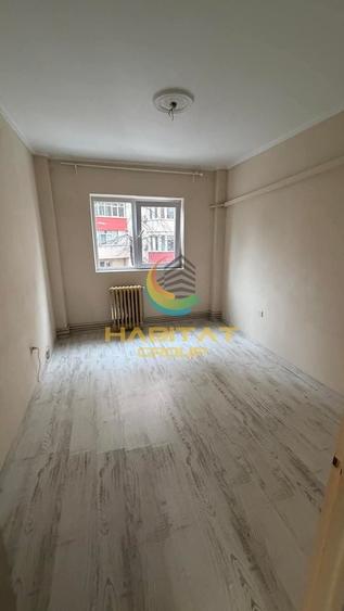 Apartament cu 4 camere decomandat în Apărătorii Patriei