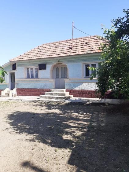 Casă cu 4 camere în Valea Nucului