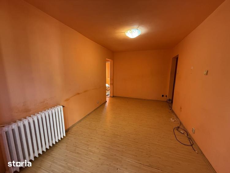 Apartament cu 3 camere semidecomandat în Șagului