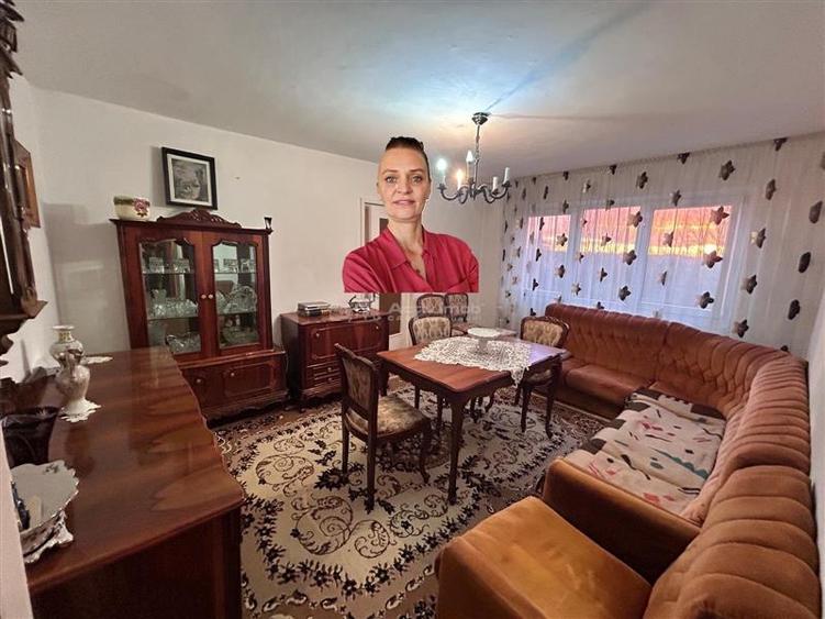 Apartament cu 3 camere semidecomandat în Central