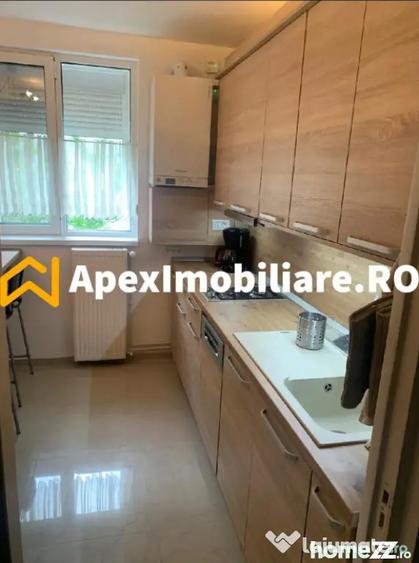 Apartament cu 3 camere decomandat, mobilat în Titan