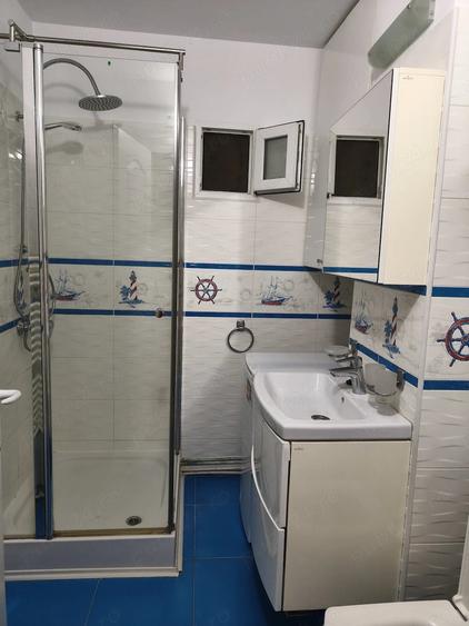 Apartament cu 3 camere semidecomandat în Careiului