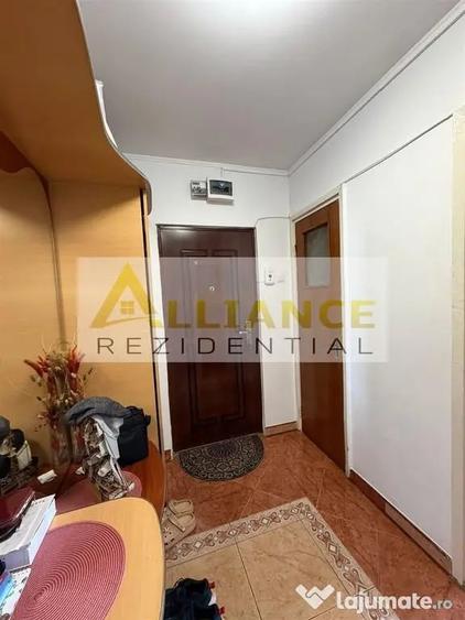 Apartament cu 4 camere decomandat în Titan