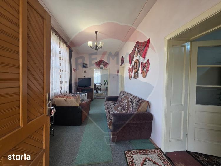 Casă cu 3 camere cu Teren 655 Mp în Central