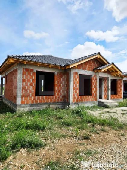 Casă cu 4 camere cu Teren 500 Mp în Sântandrei