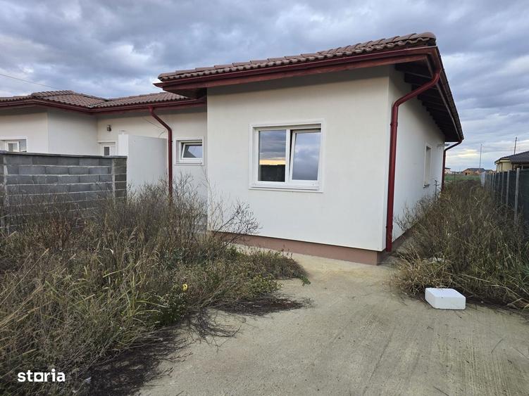 Casă cu 3 camere cu Teren 330 Mp în Moșnița Nouă