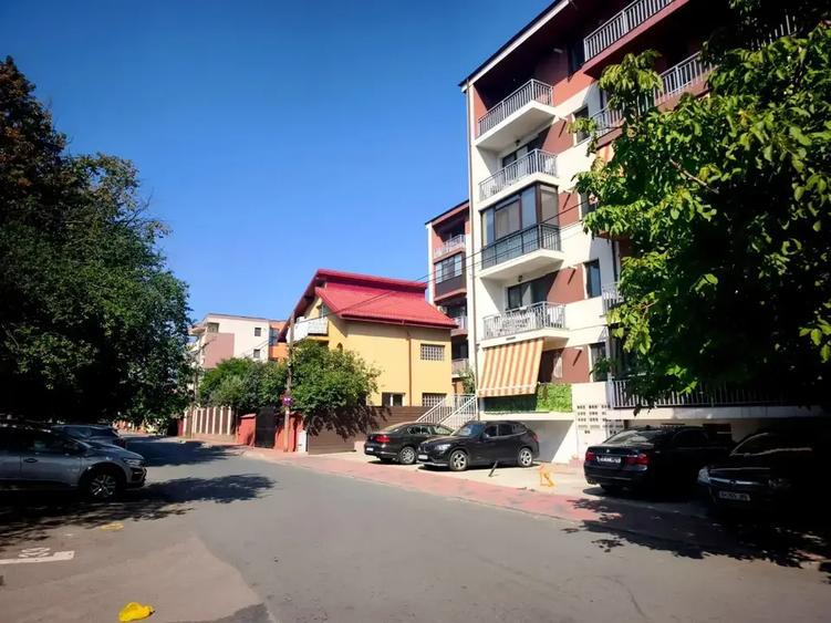 Apartament cu 3 camere decomandat, mobilat în Ozana