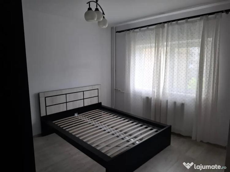 Apartament cu 3 camere semidecomandat în Mărășești