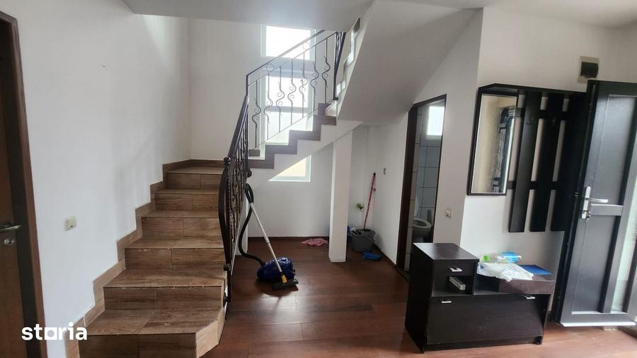 Casă cu 4 camere cu Teren 300 Mp în Dâmbul Rotund