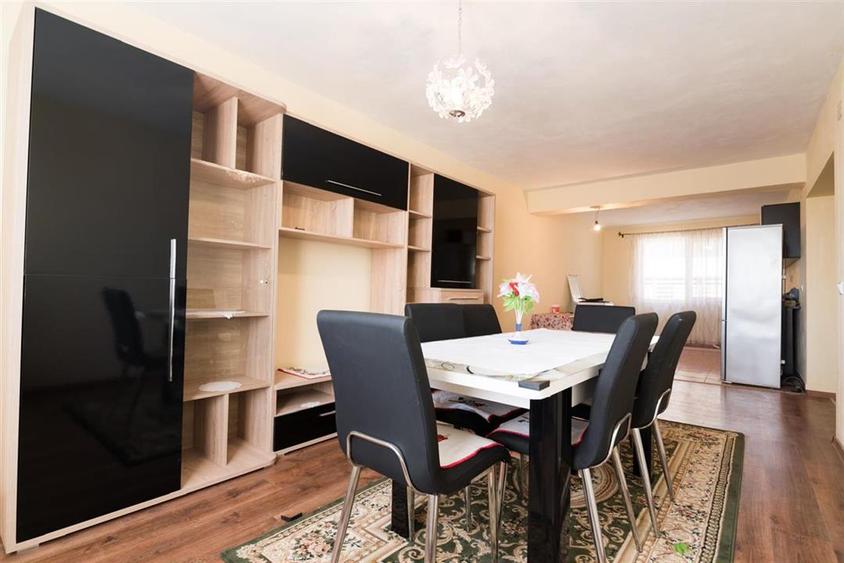 Casă cu 6 camere cu Teren 357 Mp în Oncea