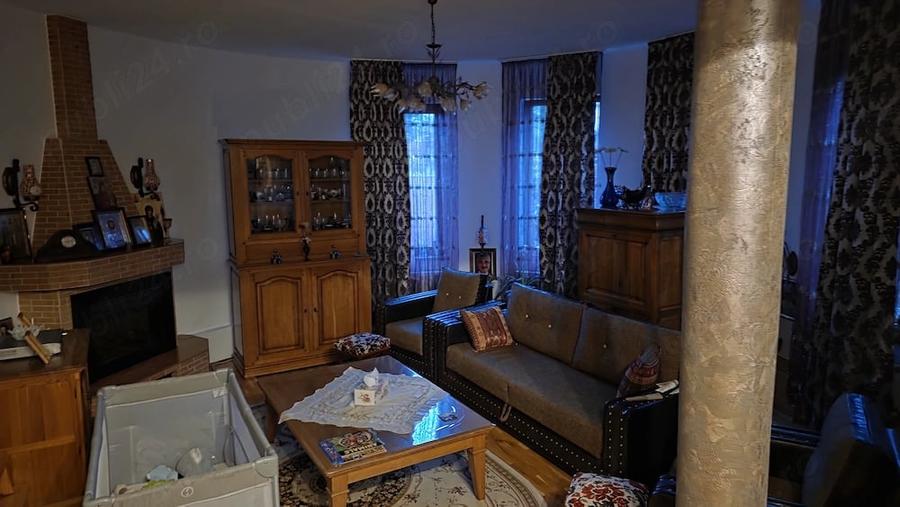 Casă cu 5 camere cu Teren 740 Mp în Mogoșoaia