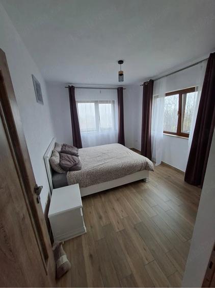 Casă cu 3 camere cu Teren 6000 Mp în Central