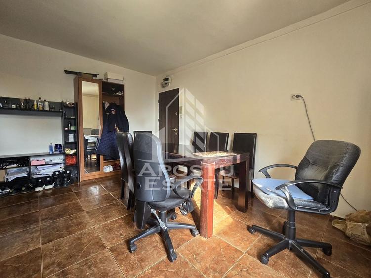 Apartament cu 2 camere semidecomandat, mobilat în Lipovei