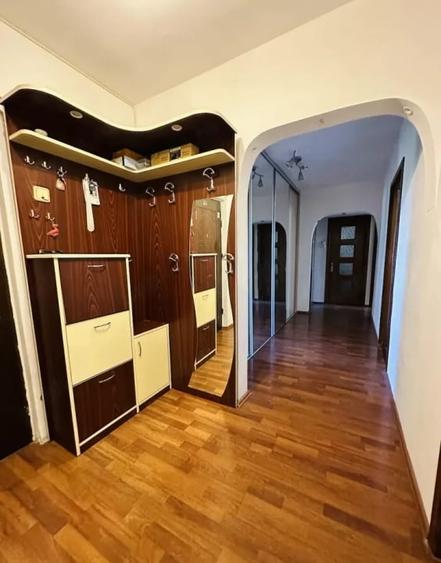 Apartament cu 3 camere decomandat, mobilat în Tomis Nord