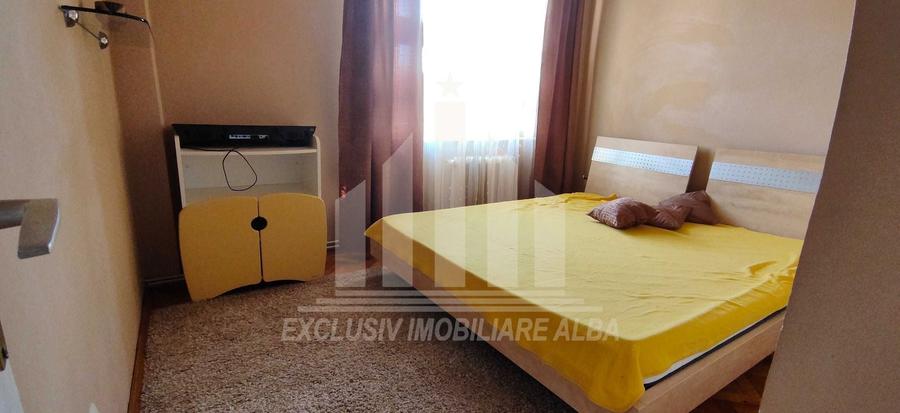 Apartament cu 4 camere decomandat, mobilat în Central