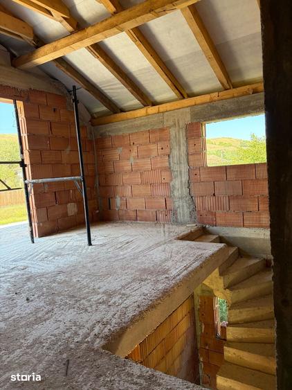 Casă cu 4 camere cu Teren 1400 Mp în Apahida