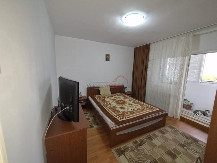 Apartament cu 3 camere decomandat în Teiul Doamnei