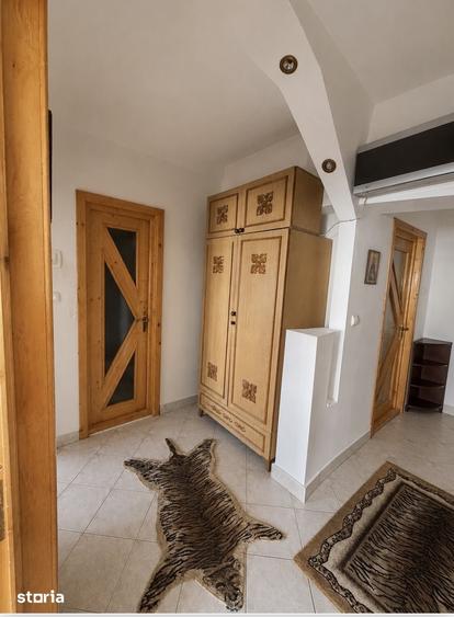 Apartament cu 4 camere decomandat în Mioriței