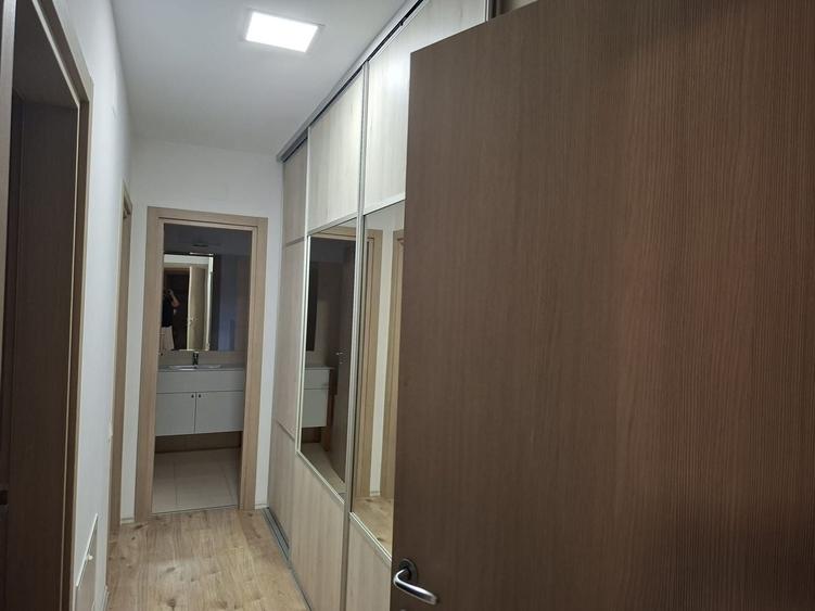 Apartament cu 3 camere decomandat, mobilat în Băneasa