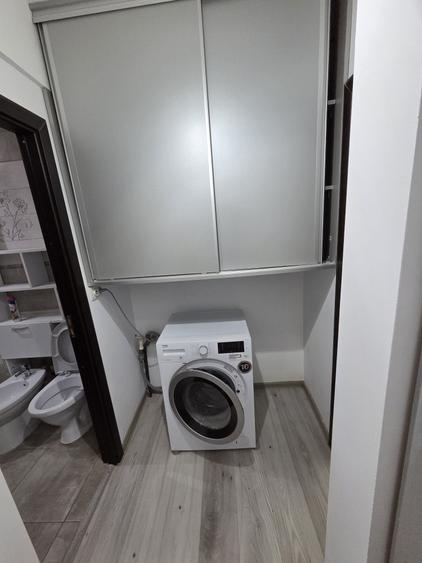 Apartament cu 4 camere decomandat în Micro 20
