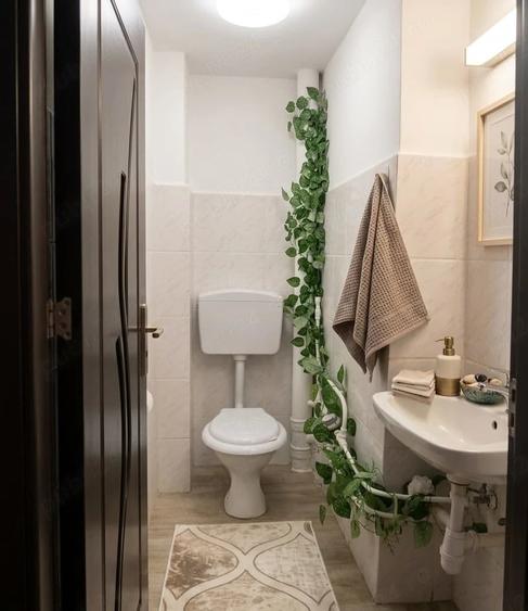 Apartament cu 3 camere semidecomandat în Cantemir