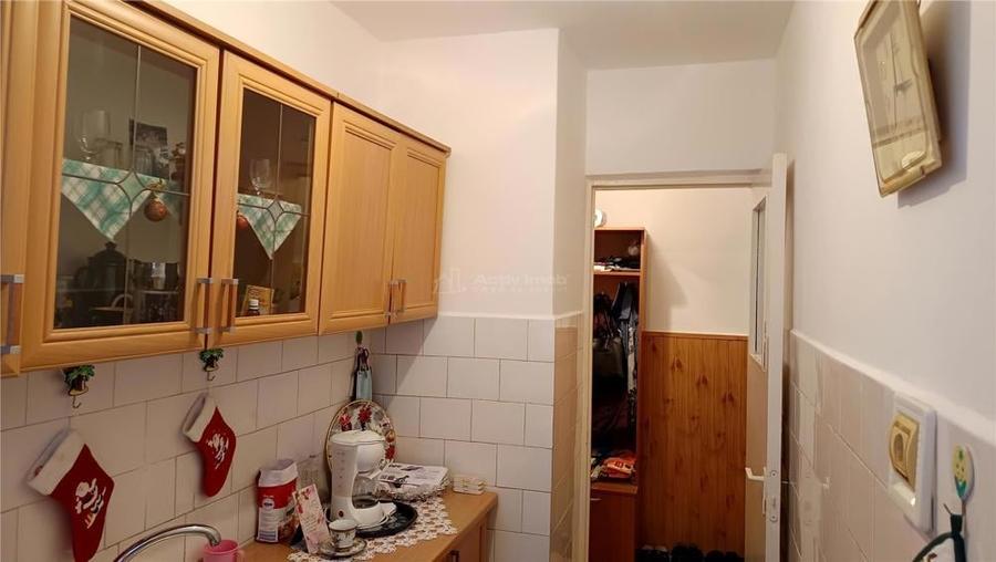 Apartament cu 2 camere semidecomandat în Moldova Nouă