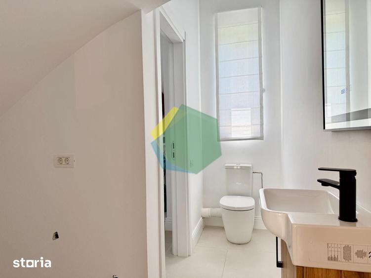 Casă cu 8 camere cu Teren 400 Mp în Corbeanca