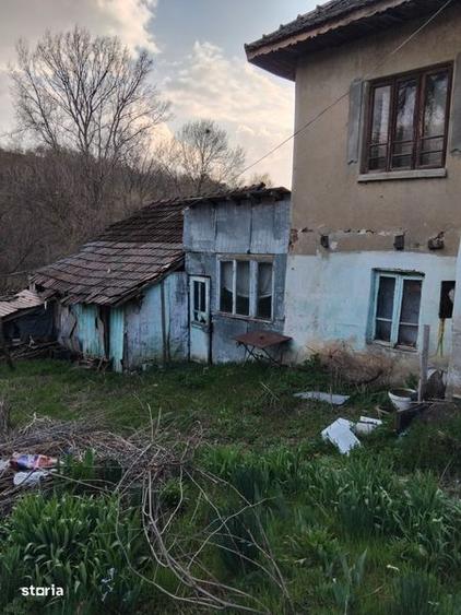 Casă cu 4 camere cu Teren 140 Mp în Vârvor