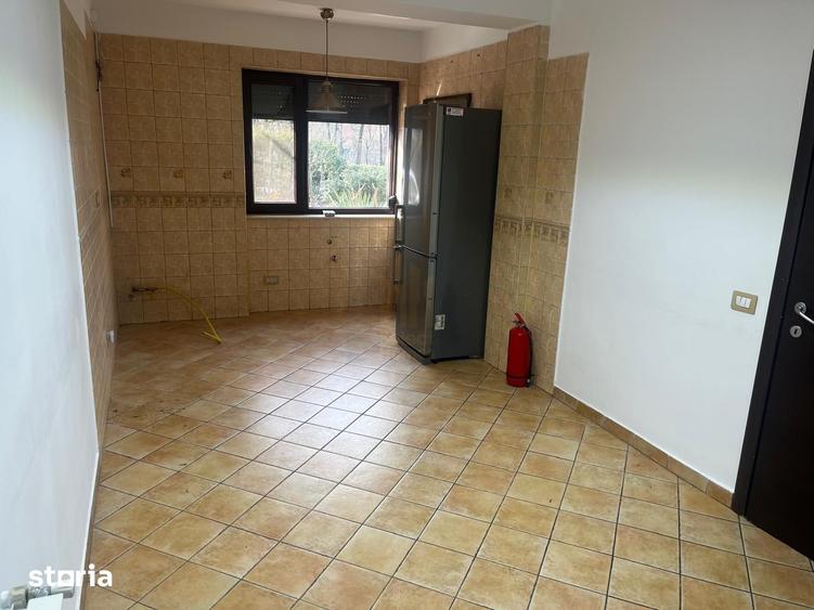 Casă cu 7 camere decomandat cu Teren 120 Mp în Floreasca