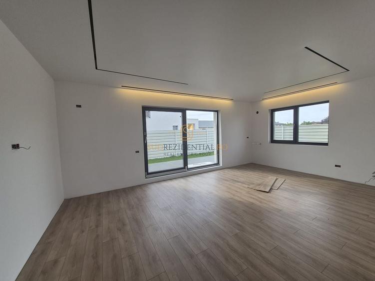 Duplex cu 4 camere cu Canalizare în 1 Decembrie