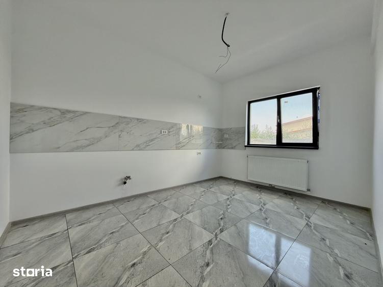 Casă cu 4 camere cu Teren 300 Mp în Lumina
