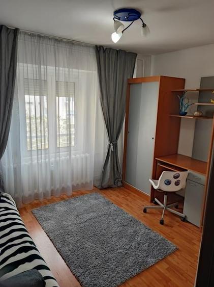 Apartament cu 3 camere în Mihai Bravu