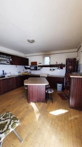 Casă individuală cu 6 camere cu Teren 435 Mp în Favorit