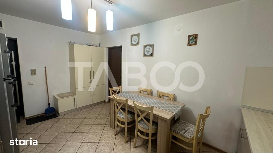 Apartament cu 3 camere semidecomandat în Central