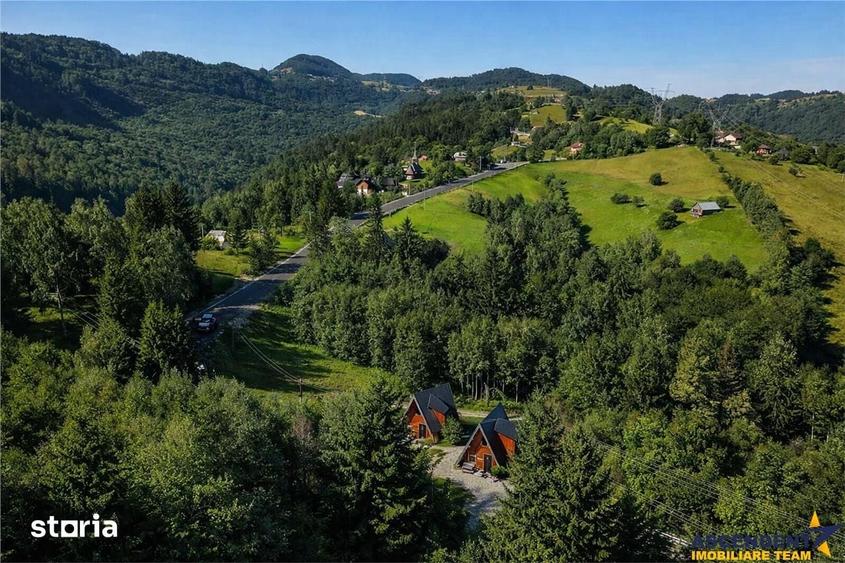 Casă cu 2 camere cu Teren 1200 Mp în Moieciu